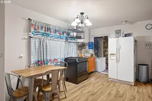 1589 Seagate Ave, Coos Bay, OR 97420 - Photo 8
