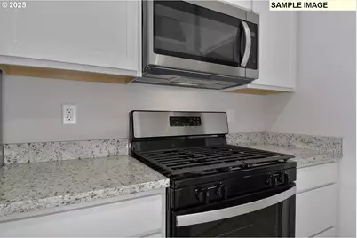 1251 Parkside Ave, Woodburn, OR 97071 - Photo 8