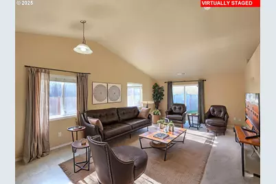 1021 S 1st St, Cottage Grove, OR 97424 - Photo 2