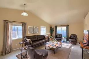 1021 S 1st St, Cottage Grove, OR 97424 - Photo 2