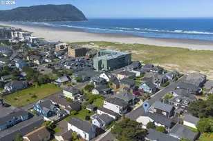 144 6th Ave, Seaside, OR 97138 - Photo 2