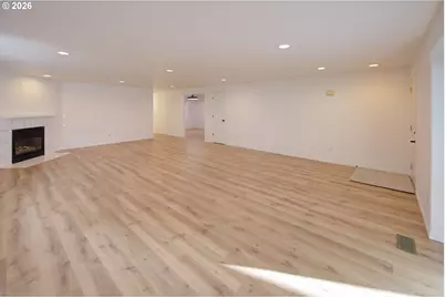 13637 SE Ellen Dr, Clackamas, OR 97015 - Photo 10