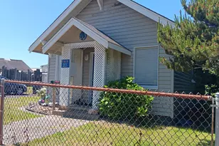 213 NW Cliff St, Newport, OR 97365 - Photo 1