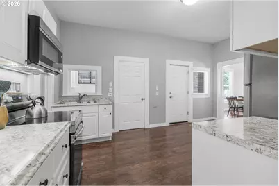 319 18th St, Salem, OR 97301 - Photo 12