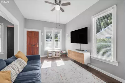 319 18th St, Salem, OR 97301 - Photo 4