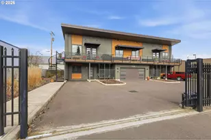 1308 E Main St, Cottage Grove, OR 97424 - Photo 2