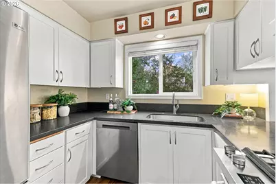 4816 SW Caldew St #12A, Portland, OR 97219 - Photo 6