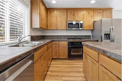 18124 SE Bush Ter, Portland, OR 97236 - Photo 12