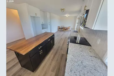 2460 W 21st Ave, Eugene, OR 97405 - Photo 8