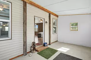 407 SW 4th St, Grass Valley, OR 97029 - Photo 28