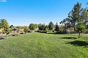 407 SW 4th St, Grass Valley, OR 97029 - Photo 2