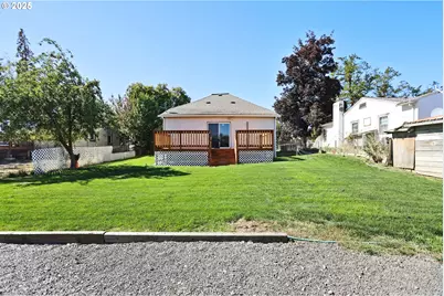 407 SW Fourth St, Grass Valley, OR 97029 - Photo 38