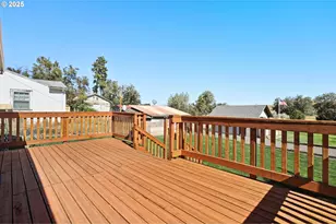 407 SW 4th St, Grass Valley, OR 97029 - Photo 30