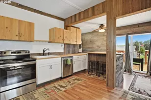 407 SW 4th St, Grass Valley, OR 97029 - Photo 12