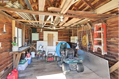 407 SW Fourth St, Grass Valley, OR 97029 - Photo 34