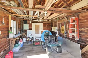 407 SW 4th St, Grass Valley, OR 97029 - Photo 34