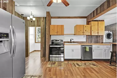 407 SW Fourth St, Grass Valley, OR 97029 - Photo 10
