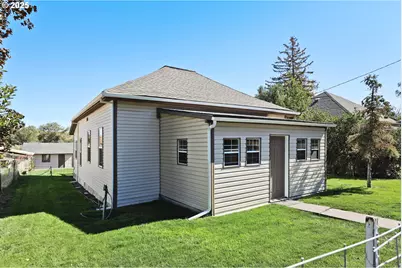 407 SW Fourth St, Grass Valley, OR 97029 - Photo 1
