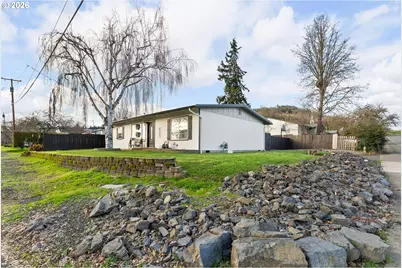 271 NW Sherry St, Winston, OR 97496 - Photo 4