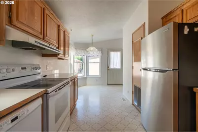 1707 13th St, North Bend, OR 97459 - Photo 8