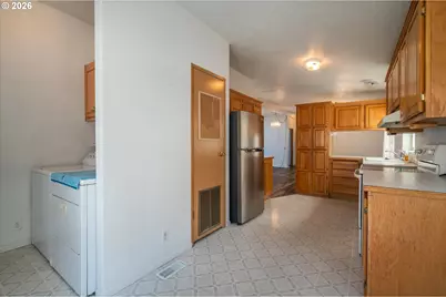 1707 13th St, North Bend, OR 97459 - Photo 12