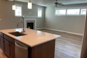 690 E 1st Ave, Estacada, OR 97023 - Photo 4