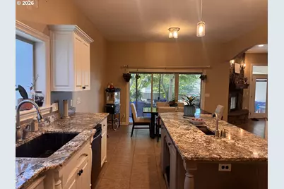 1220 Stonegate Dr, Medford, OR 97504 - Photo 16