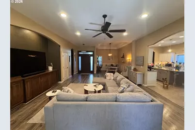 1220 Stonegate Dr, Medford, OR 97504 - Photo 12