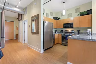 300 NW 8th Ave, Portland, OR 97209 - Photo 10