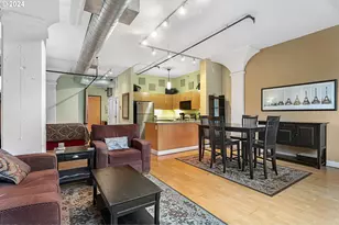 300 NW 8th Ave, Portland, OR 97209 - Photo 8