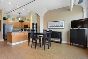 300 NW 8th Ave, Portland, OR 97209 - Photo 12