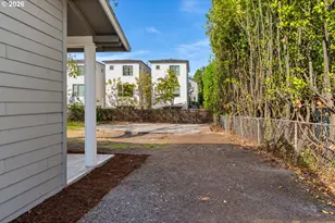 4225 NE Simpson St, Portland, OR 97218 - Photo 36