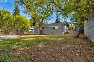 4225 NE Simpson St, Portland, OR 97218 - Photo 32