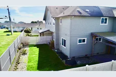 1251 Moore St #A, Brookings, OR 97415 - Photo 14