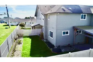 1251 Moore St, Brookings, OR 97415 - Photo 14