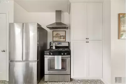 1815 NE Junior St, Portland, OR 97211 - Photo 12