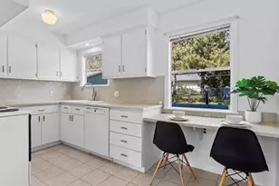 10445 SE Center St, Portland, OR 97266 - Photo 8