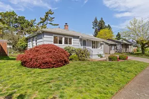 10445 SE Center St, Portland, OR 97266 - Photo 2