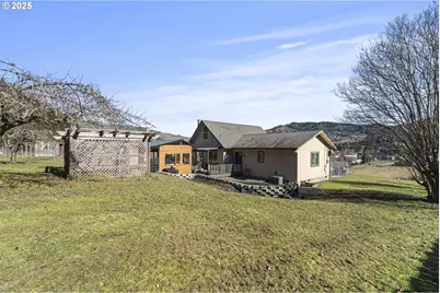 889 H Ave, Powers, OR 97466 - Photo 32