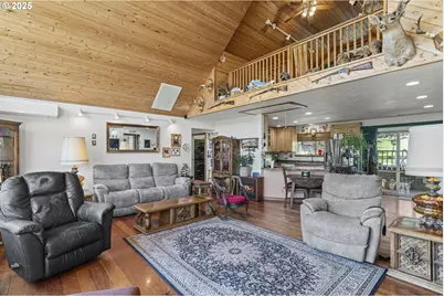 889 H Ave, Powers, OR 97466 - Photo 4