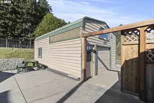 889 H Ave, Powers, OR 97466 - Photo 20