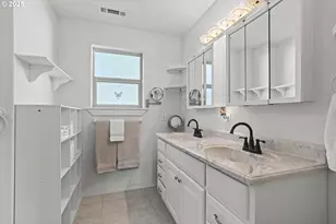 889 H Ave, Powers, OR 97466 - Photo 10