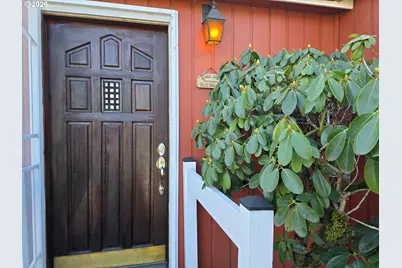 417 SE Roberts Ave, Gresham, OR 97080 - Photo 2