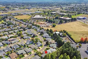 3220 Crescent Ave, Eugene, OR 97408 - Photo 6