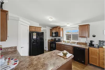 2990 Knott Ter, Coos Bay, OR 97420 - Photo 8