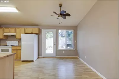 3716 E St, Springfield, OR 97478 - Photo 6