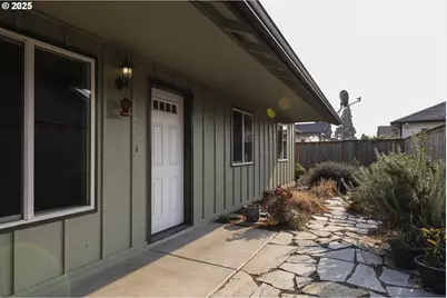 3716 E St, Springfield, OR 97478 - Photo 2