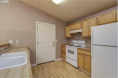 3716 E St, Springfield, OR 97478 - Photo 8