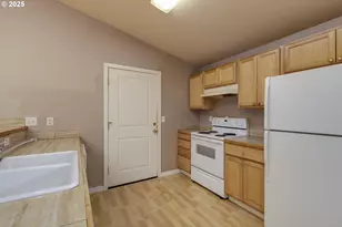 3716 E St, Springfield, OR 97478 - Photo 8