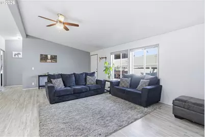 13517 SE Pardee Dr, Portland, OR 97236 - Photo 10